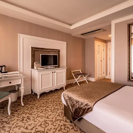Vuni Palace Premium & & Casino Beachfront Location ! Kerínia