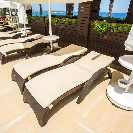 Vuni Palace Premium & & Casino Beachfront Location ! 호텔 키레니아