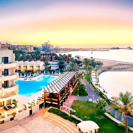 Vuni Palace Premium & & Casino Beachfront Location ! 키레니아