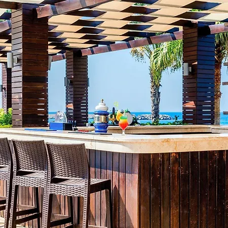 Vuni Palace Premium & & Casino Beachfront Location ! 호텔